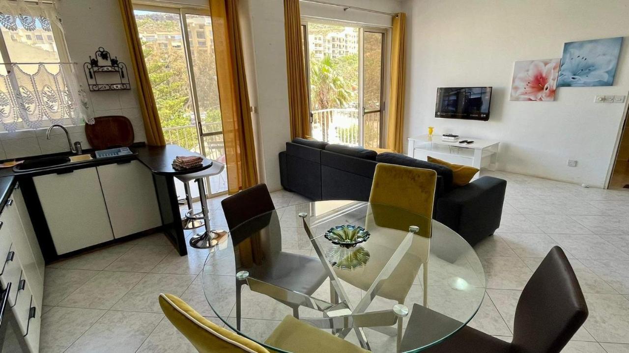 Sea View And Valley View Flat In Marsalforn Apartman Kültér fotó